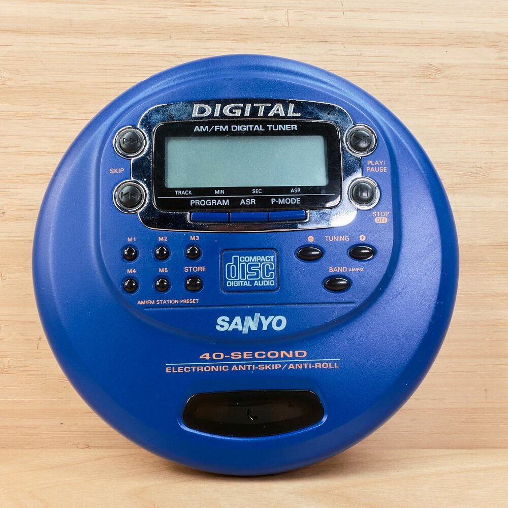 Sanyo CDP437 Portable CD Player / AM/FM Radio Digital Tuner / Blue / Works
